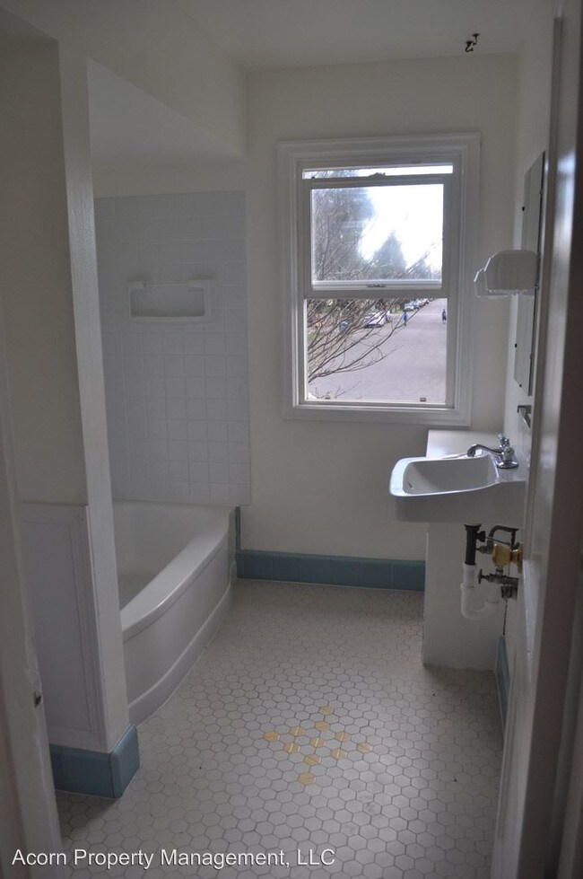 Building Photo - 561 N Prescott St