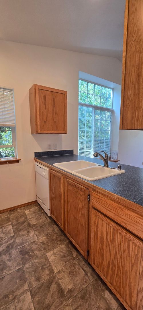 Building Photo - 1808 E Sunset Dr