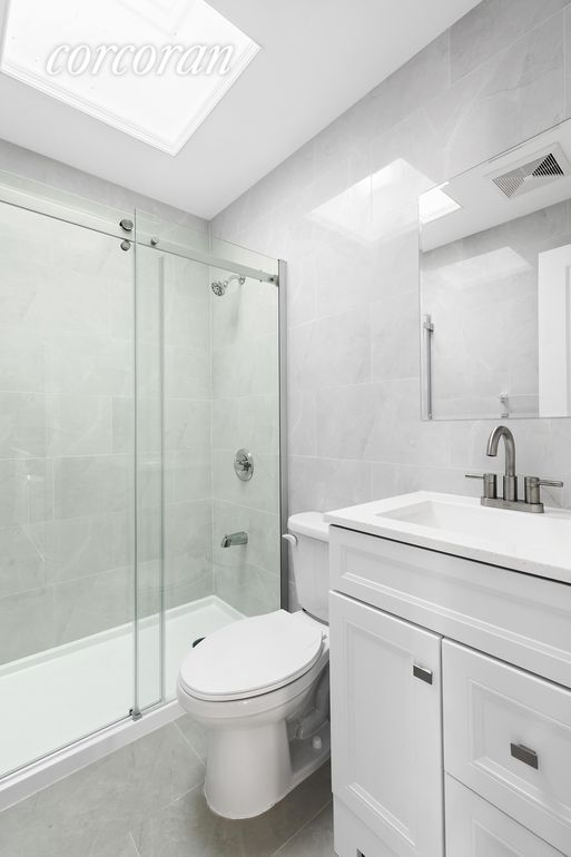 Baño - 426 McDonald Ave