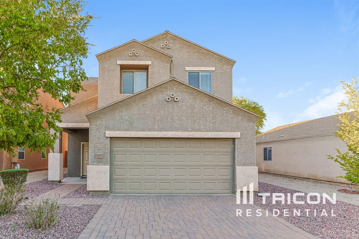 Foto principal - 13173 E Primrose Ln