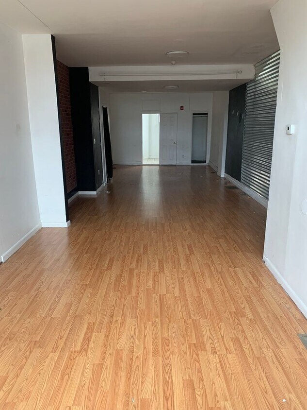 Foto del edificio - Prime Commercial Space on Girard Ave