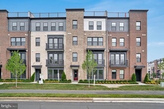 Building Photo - 43288 Farringdon Sq