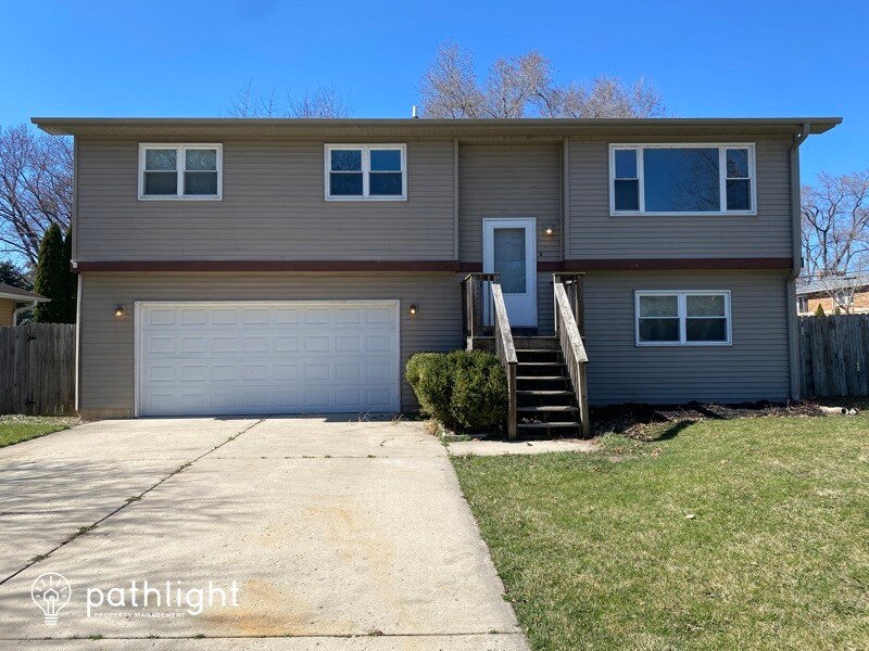 Foto principal - 2405 Driftwood Dr., Holiday Hills, IL, 60051