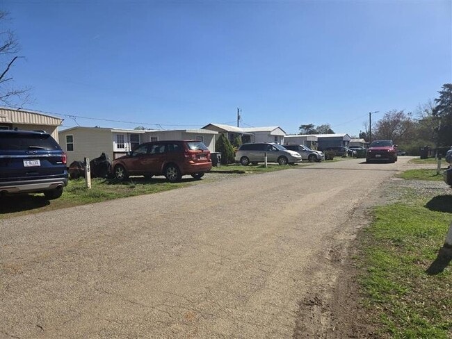 Building Photo - 100 Carolyn Cir