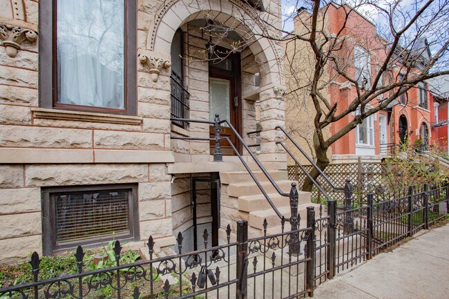 Foto del edificio - 622 W Briar Pl