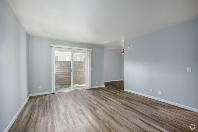 2BR, 1BA - 865SF - Living Room - Midtown Breeze