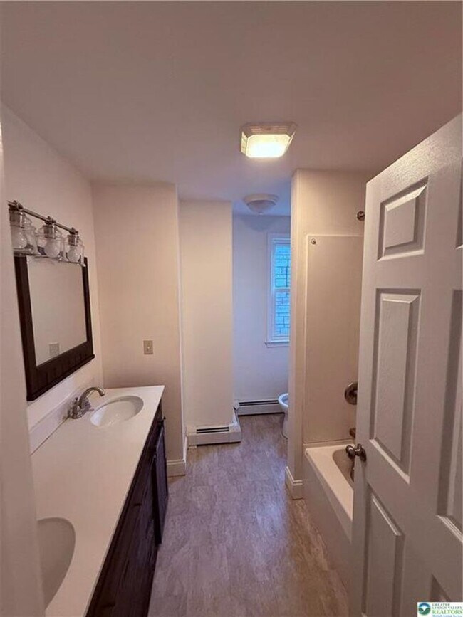 Foto del edificio - 3 bedroom 1 bathroom