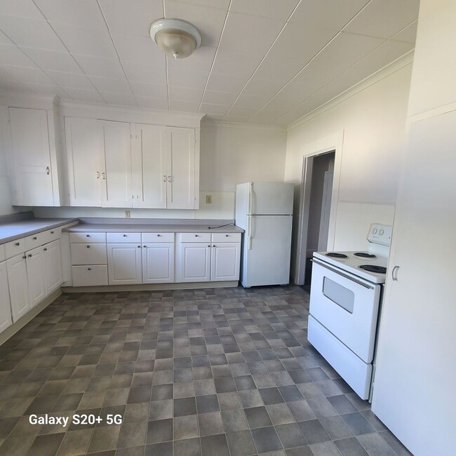 Building Photo - 626