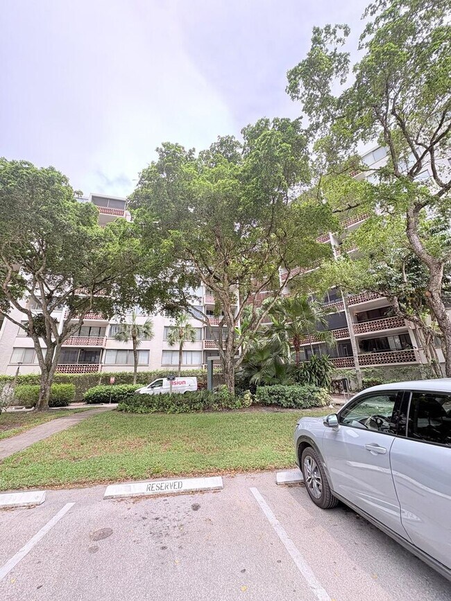 Foto del edificio - 4222 Inverrary Blvd