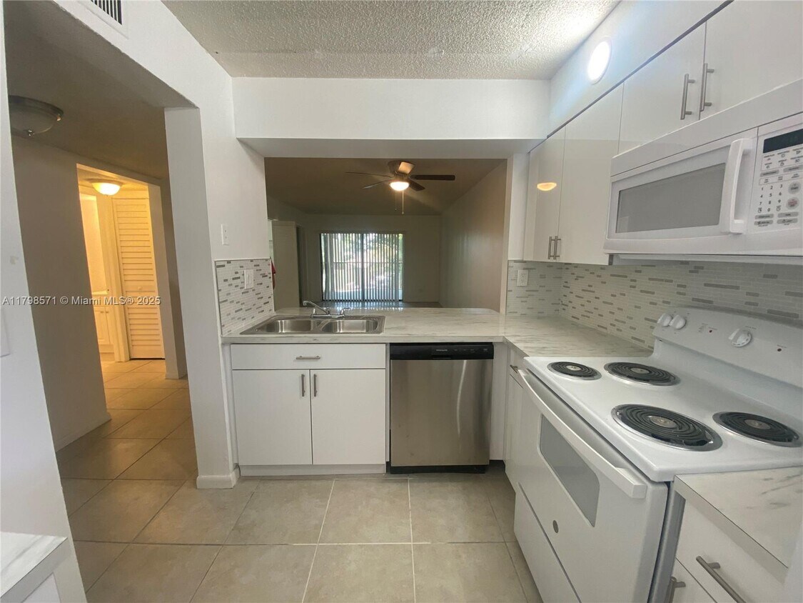 Foto principal - 3410 Foxcroft Rd