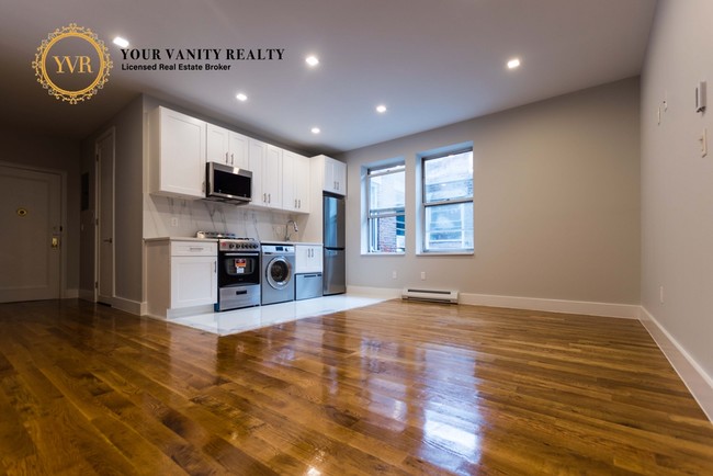 Building Photo - 210 W 107th St