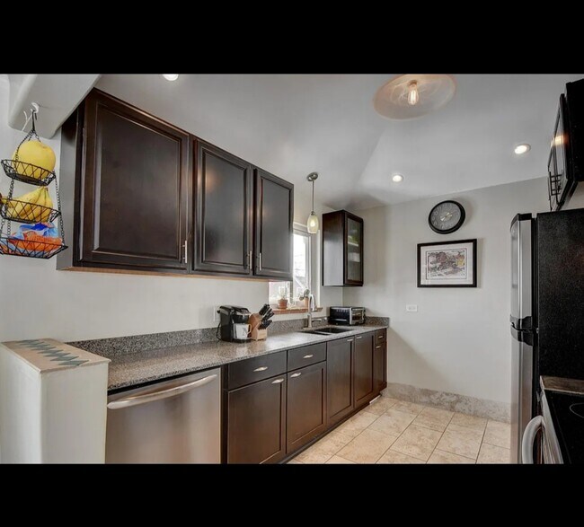 Foto del edificio - 4720 Alcott St