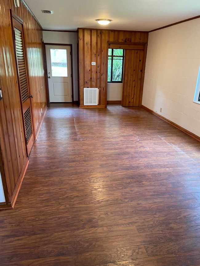 Living/Dining Area - 855 S Lawrence Blvd