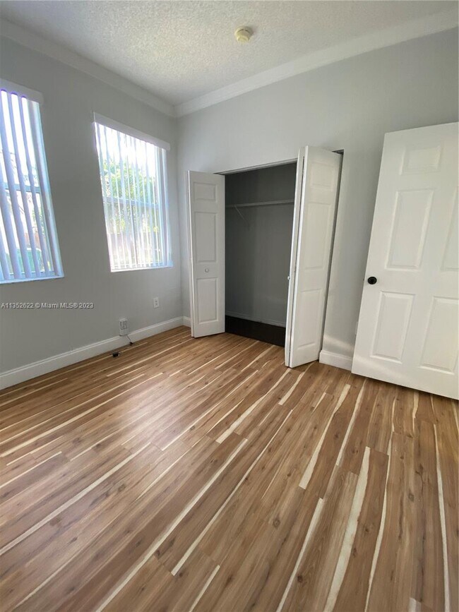 Foto del edificio - 2321 NE 42nd Cir