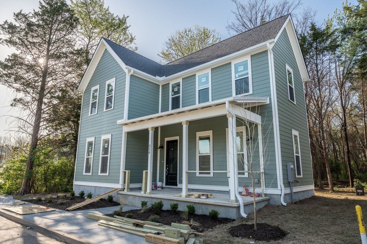 Foto principal - New 3 BR/3.5 BA home in Willow Bend