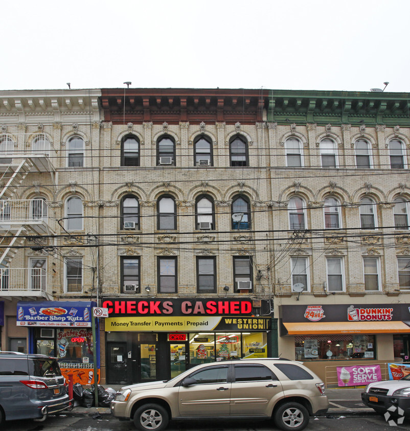 Foto del edificio - 135 Wyckoff Ave