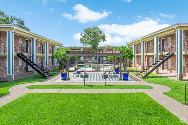 Building Photo - La Carmona