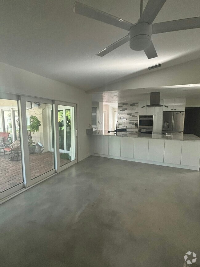 Building Photo - 4250 Marlowe Dr