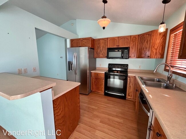 Building Photo - 2 br, 1 bath House - 1419 N Conifer Pl