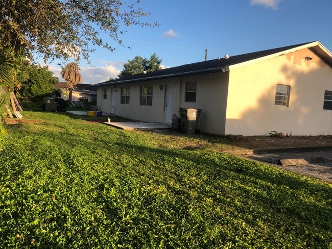 Building Photo - 1536 Barbarie Ln