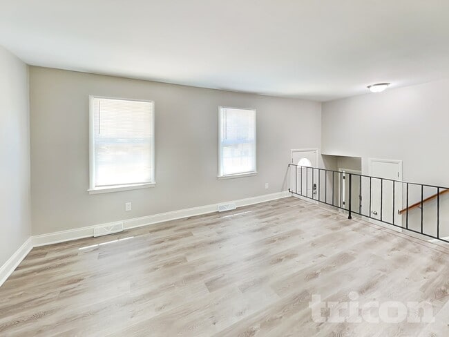 Foto del edificio - 6809 Cardigan Ave