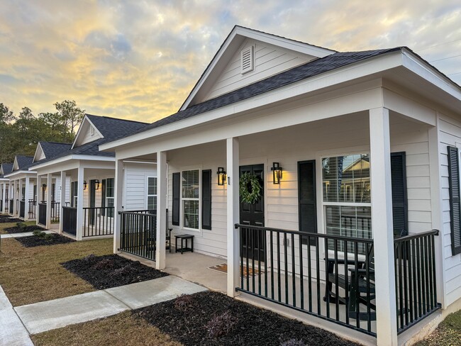 Building Photo - The Retreat Biloxi