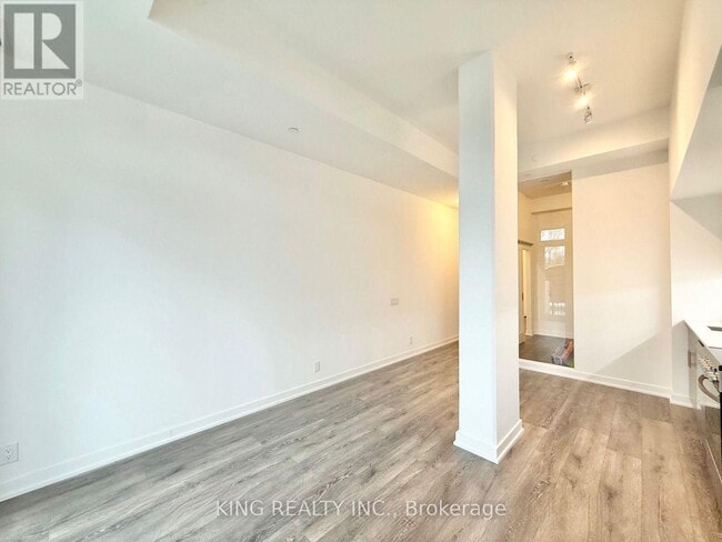 Building Photo - 2 Manderley Dr