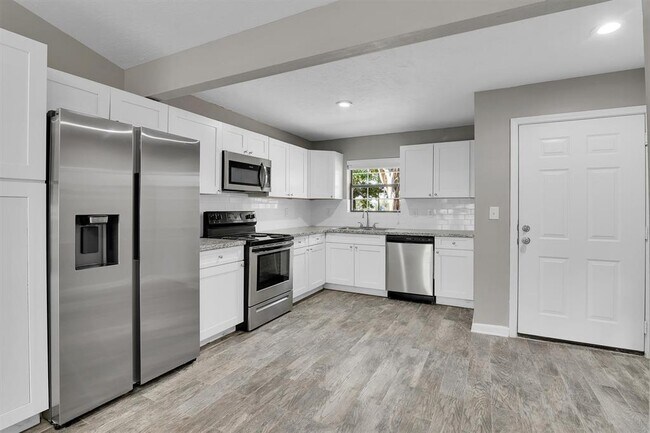 Building Photo - 3555 Balboa Cir