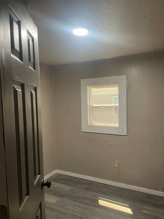 Foto del edificio - Two Bedroom One Bath Manufactured Home in Huntington