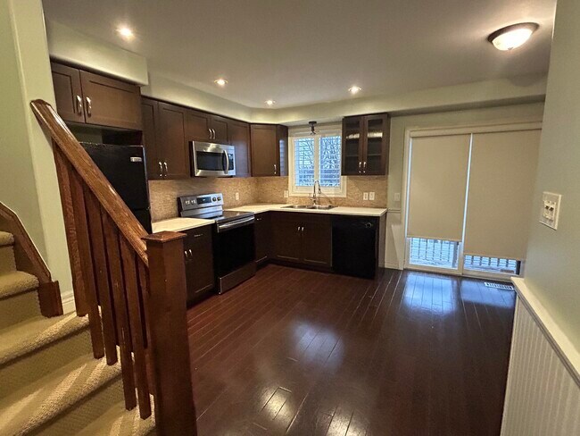 Photo du bâtiment - Spacious 2 Bedroom Townhome In Binbrook
