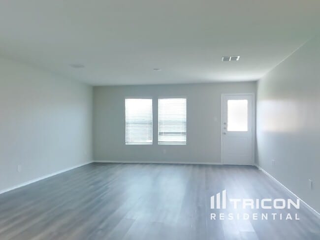 Building Photo - 14329 Saddlebred Wy