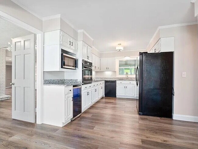 Foto del edificio - 1409 Robert Ln