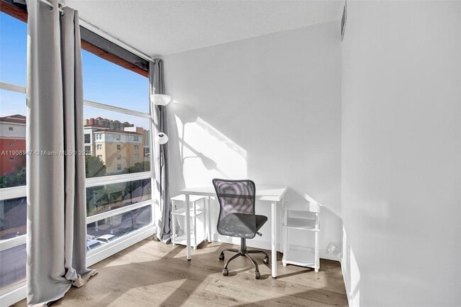 Foto del edificio - 200 172nd St