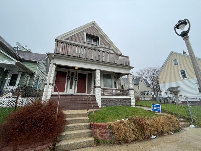 Building Photo - 2212 N Holton St