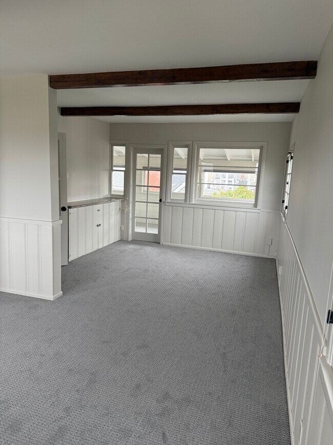 sala de estar - 8252 Rees St