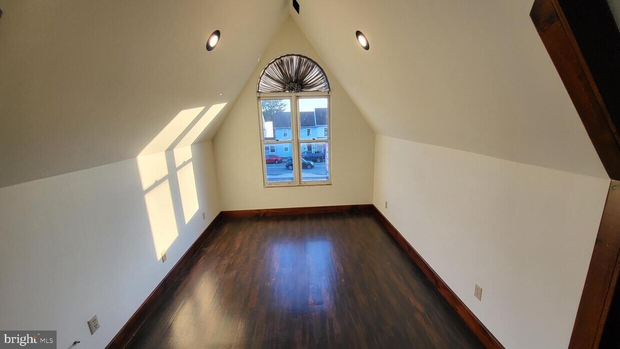 Foto principal - 217 E Market St