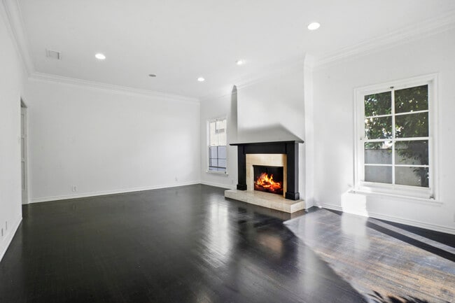 Building Photo - 6685 W 5th St