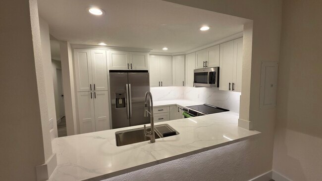 Building Photo - 1305 S Puget Dr