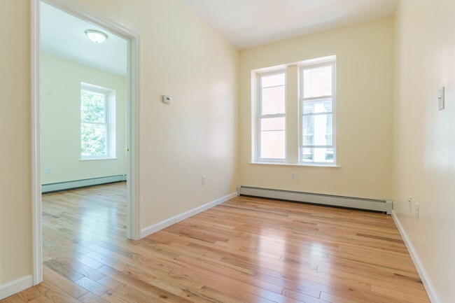 Foto del edificio - 2214 Strauss St