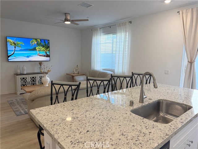 Foto del edificio - 32741 Manhattan Ave