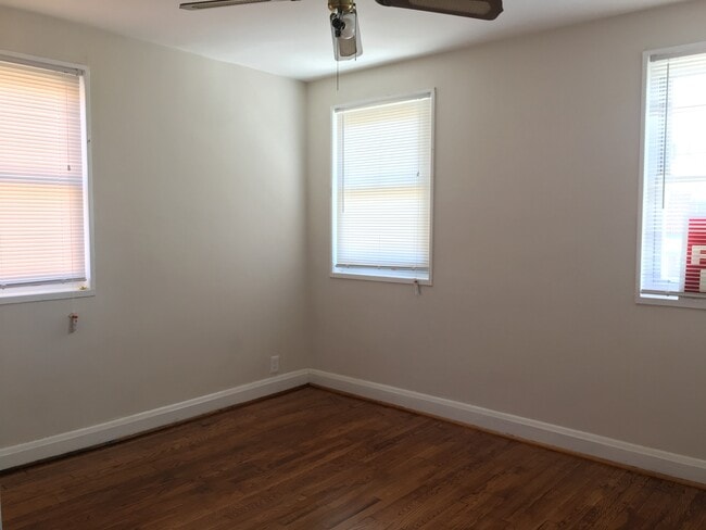 Foto del edificio - 1216 N Augusta Ave