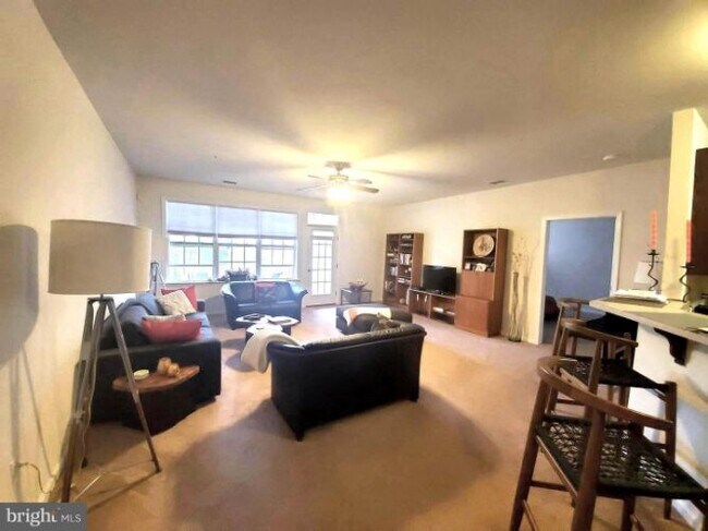Foto del edificio - 525 Timberlake Dr