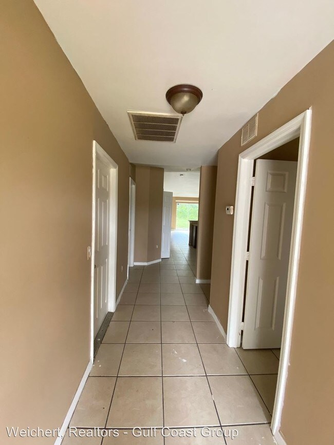 Foto del edificio - 381-381 Bell Blvd