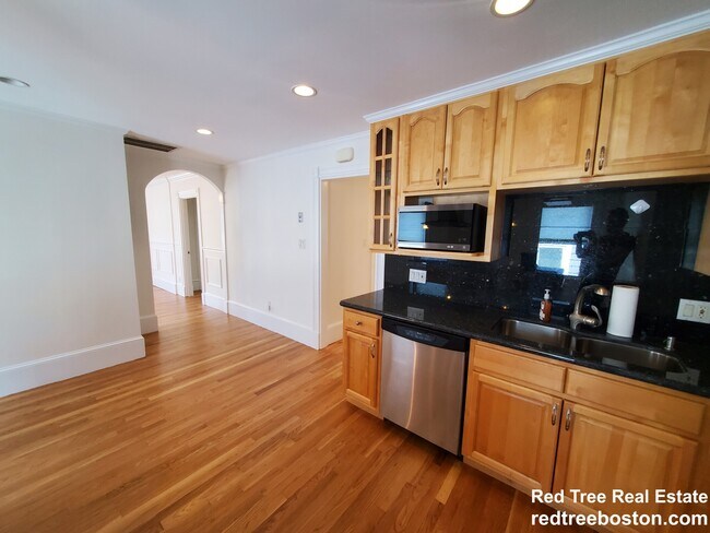 Building Photo - 8 White Ave