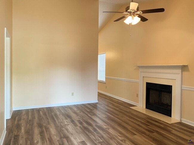 Building Photo - 106 Saddlehorn Dr