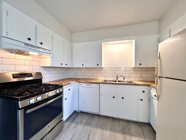 Foto del edificio - 2665/2667 Nolan Avenue NW