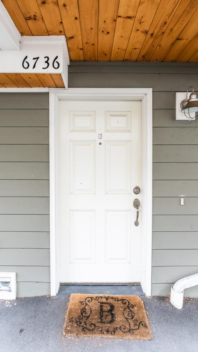 Building Photo - 2 bedroom in Seattle WA 98117