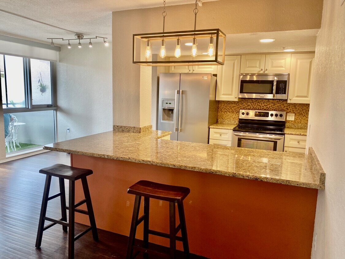 lots of counter/gathering space - 470 3rd St S