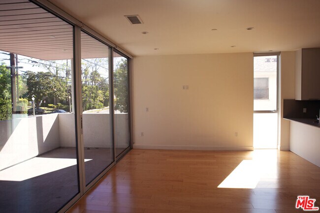 Foto del edificio - 4826 Franklin Ave