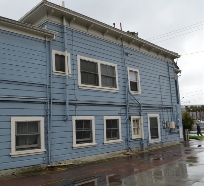 Building Photo - 394 W San Fernando St